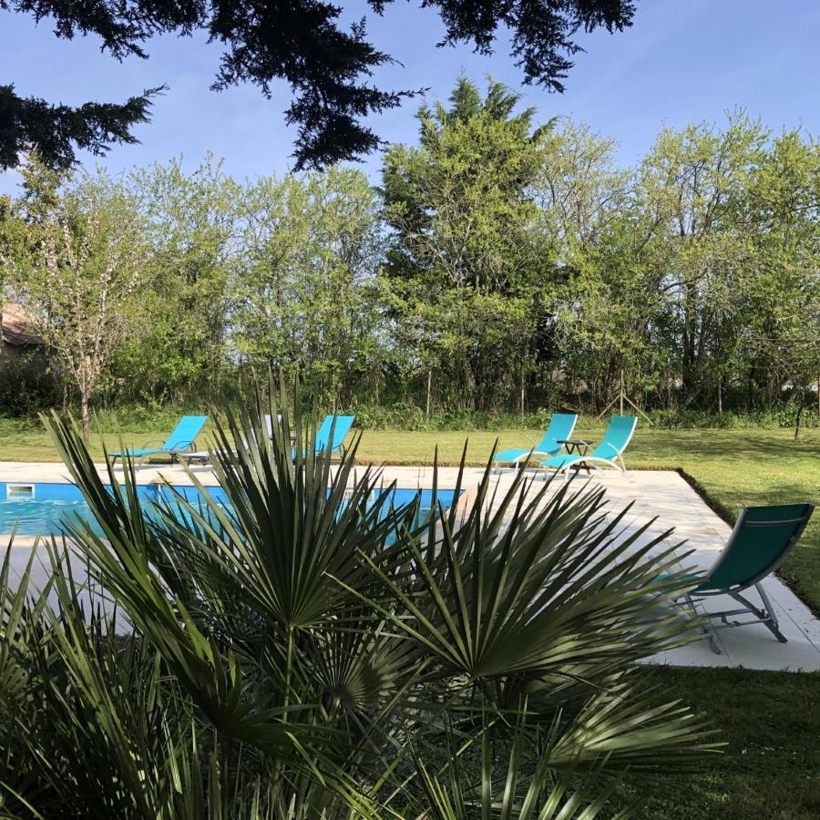 Blacksmiths Apartment In Blanzay - 1 Bed Экстерьер фото